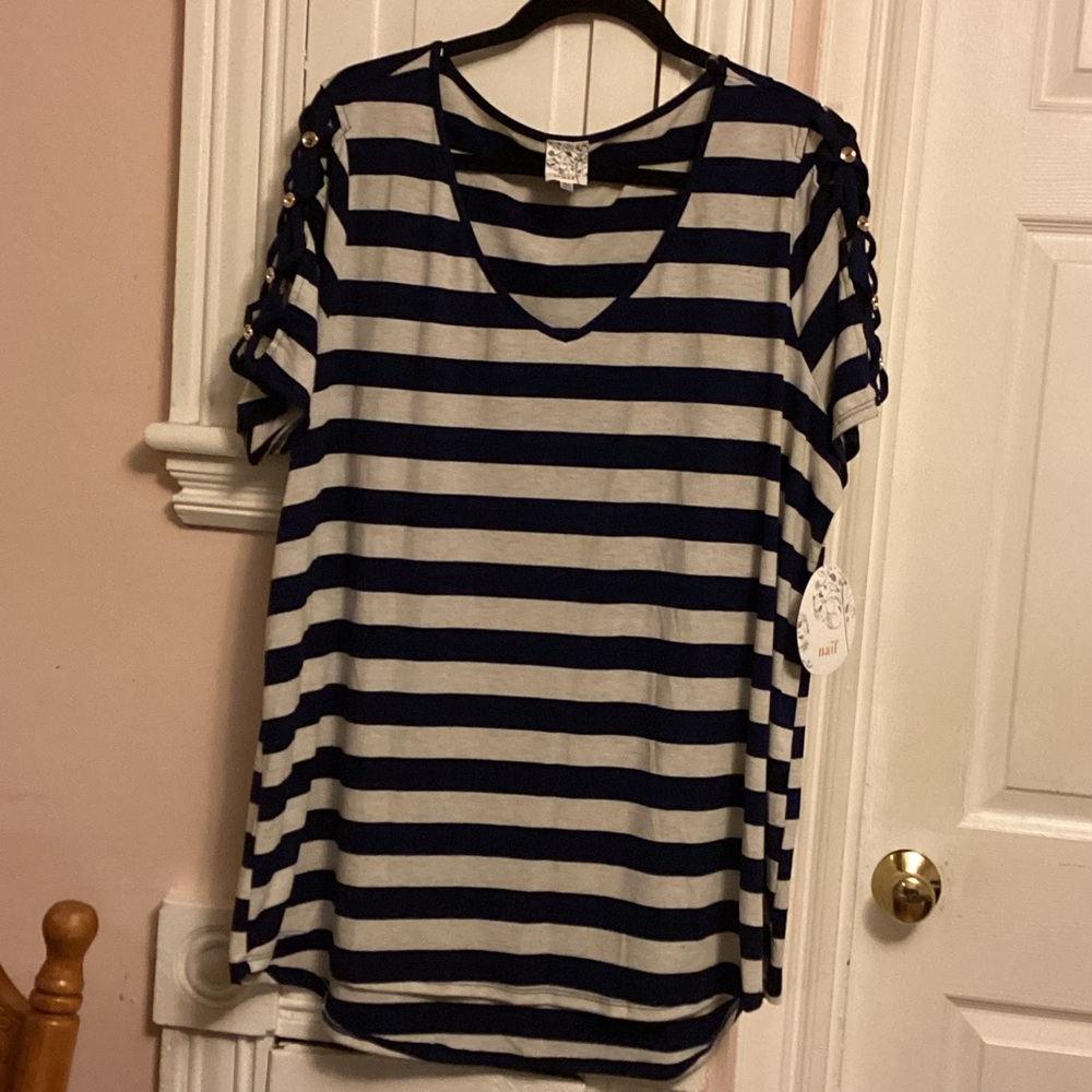 NAIF Navy and Gray Boxy Relaxed Tee